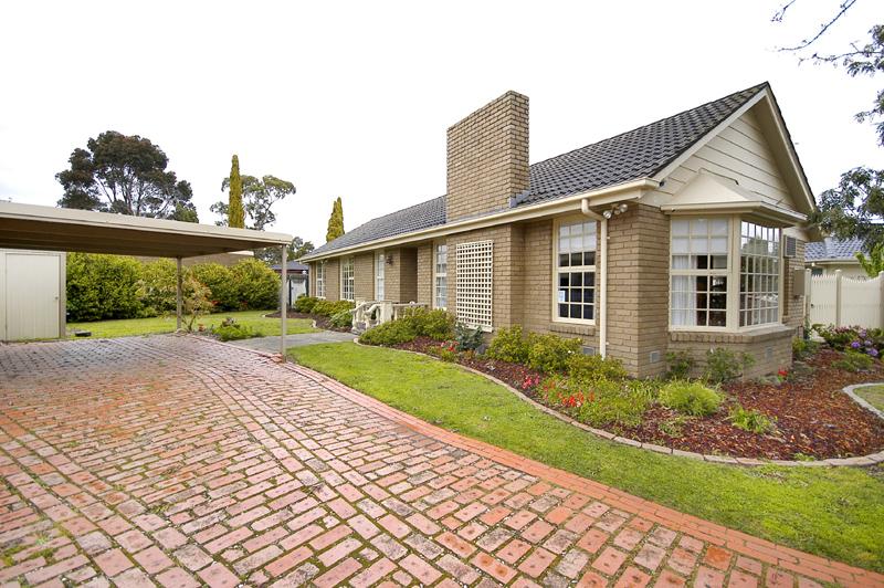 Colonial Family Charmer Picture 1