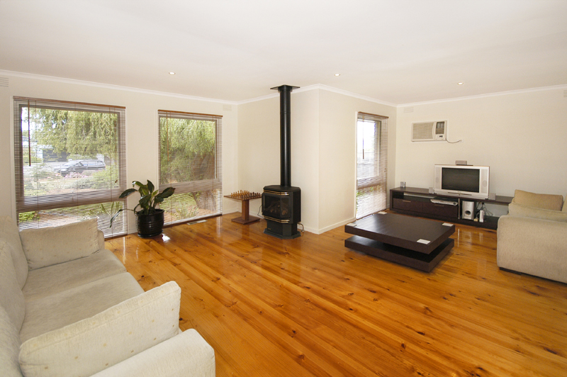 Family Friendly In Brentwood Secondary Zone! Picture 3