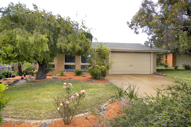 Family Friendly In Brentwood Secondary Zone! Picture 1