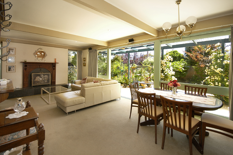 Quiet Cul-De-Sac Location! Picture 3