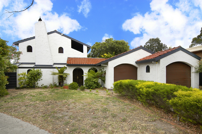 Generous Family Living In The Golden Mile! Picture 1