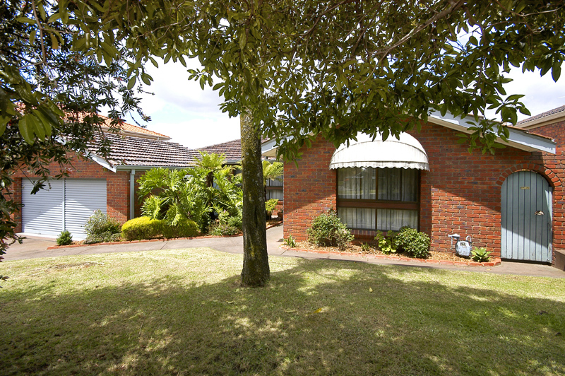 Multi level family home with views Picture 1