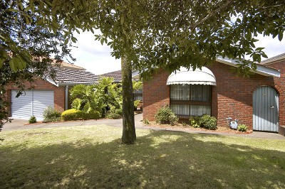 Multi level family home with views Picture