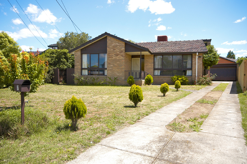 Affordable Plus Court Location! Picture 1