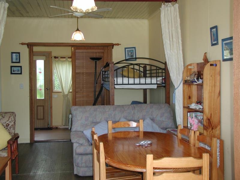 TULLENDERLY Picture 2