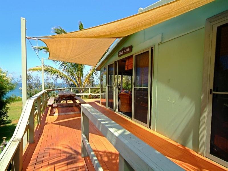 Superior....self sufficient....secluded & sought after position Picture 2