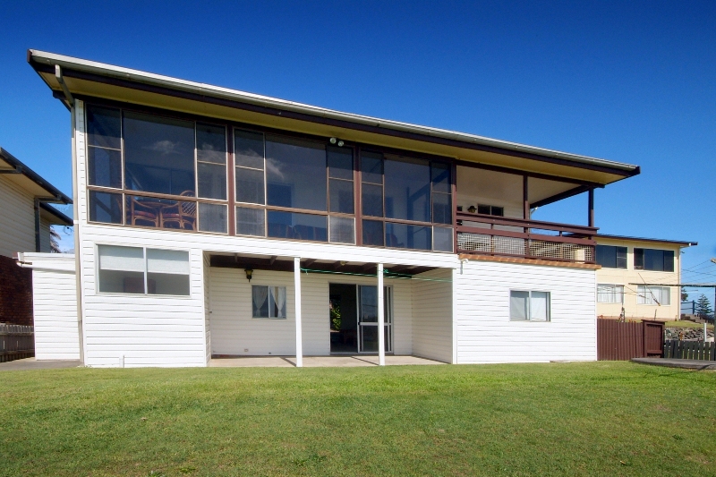 SEASHELLS ON WOOLI Picture 1