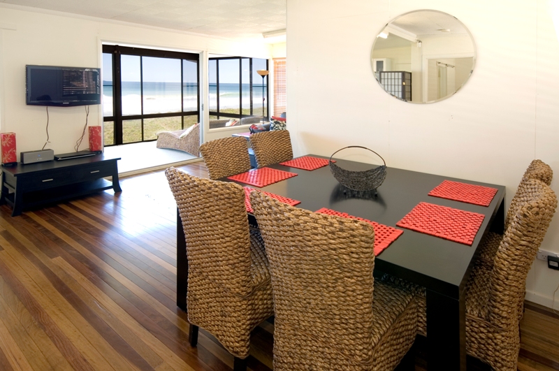 SEASHELLS ON WOOLI Picture 3