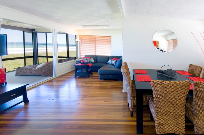 SEASHELLS ON WOOLI Picture 2