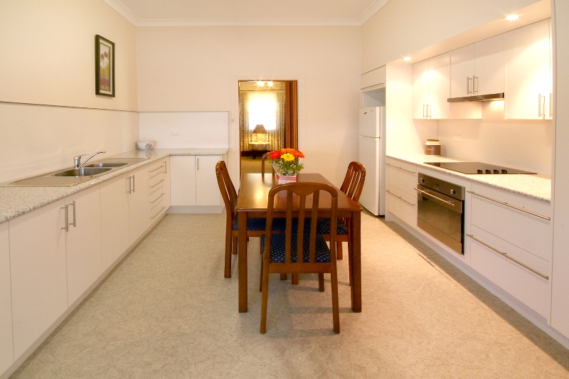 RARE COUNTRY CLASSIC...MUST BE SOLD AT AUCTION - ESTATE SALE Picture 3