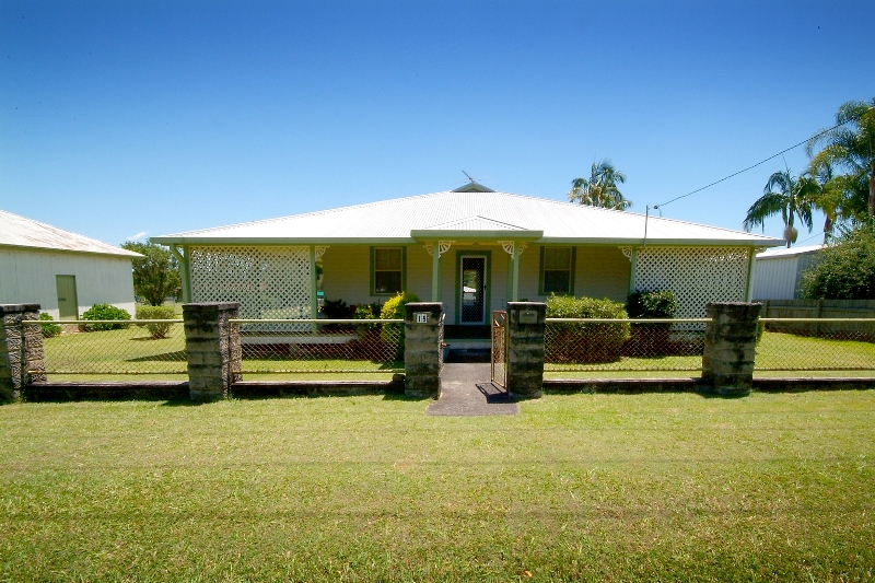 RARE COUNTRY CLASSIC...MUST BE SOLD AT AUCTION - ESTATE SALE Picture 1