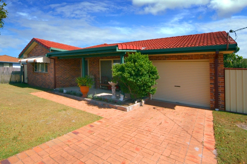 VENDOR HAS DECLARED... 'REDUCE AND SELL!' Picture 1