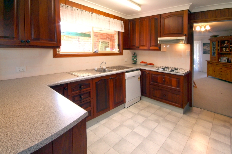 VENDOR HAS DECLARED... 'REDUCE AND SELL!' Picture 2