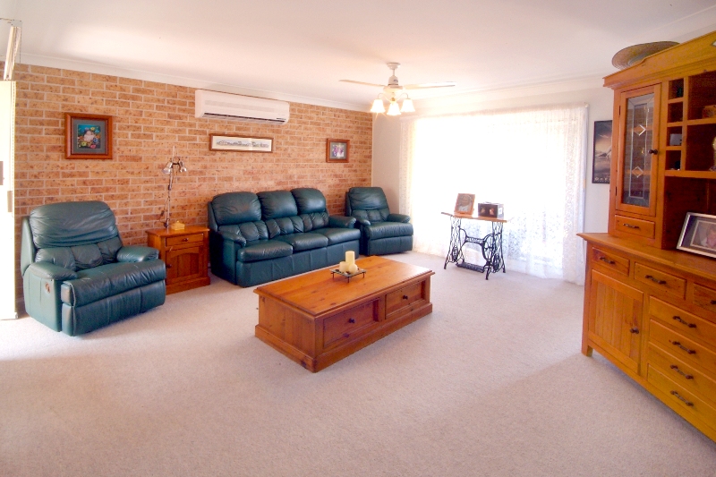 VENDOR HAS DECLARED... 'REDUCE AND SELL!' Picture 3