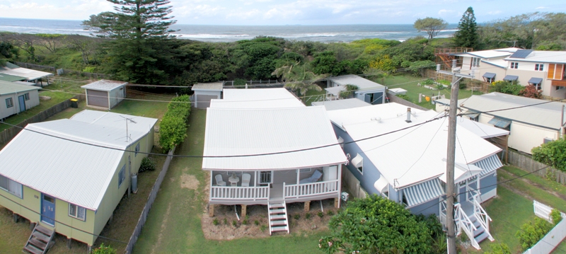 Sandcrab Manor.....beachfront cottage perfection. Picture 2