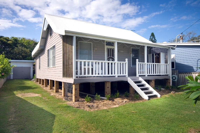 Sandcrab Manor.....beachfront cottage perfection. Picture 1