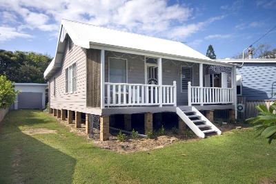Sandcrab Manor.....beachfront cottage perfection. Picture