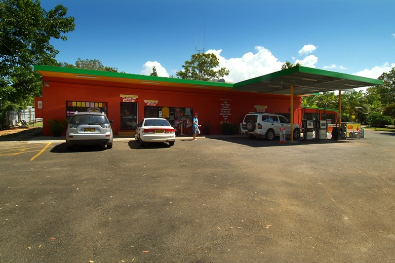 Approx 1 acre of coastal commercial land, 3 shops, residence
& a thriving buisness Picture 3