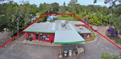 Approx 1 acre of coastal commercial land, 3 shops, residence
& a thriving buisness Picture