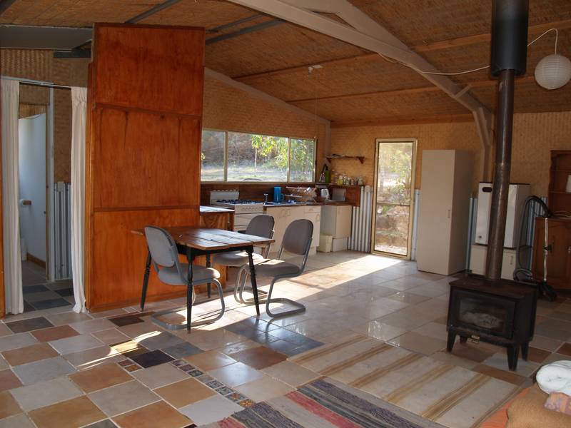 2 Bedroom rural property handy to everything! Picture 2