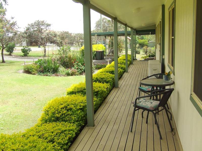 Neat House, Big Shed, Pretty Garden Setting & POOL! Lady Owner Says SELL...I Have Things To Do! Picture 1