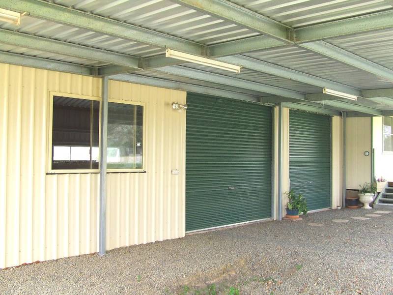 Neat House, Big Shed, Pretty Garden Setting & POOL! Lady Owner Says SELL...I Have Things To Do! Picture 3