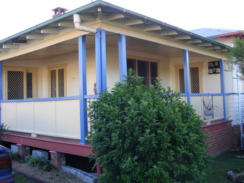 Large home on fully fenced block. Handy to amenities! Picture 2