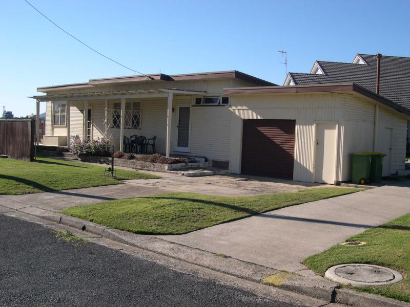 2 Rockpool Rd, Tuncurry Picture 1