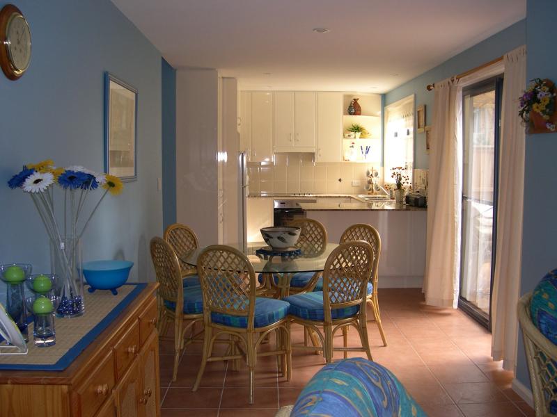 Townhouse 4/34 Wharf St, Tuncurry Picture 3