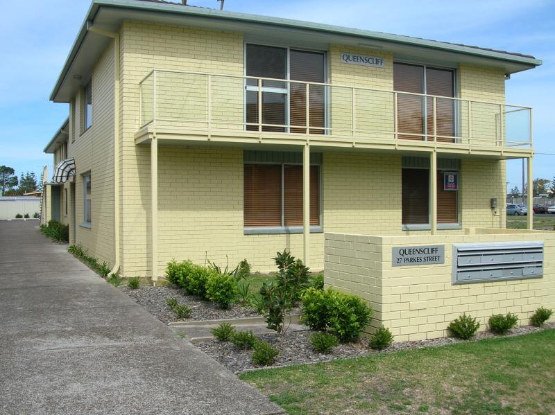 Unit 1 "Queenscliff" 27 Parkes St Tuncurry Picture 1