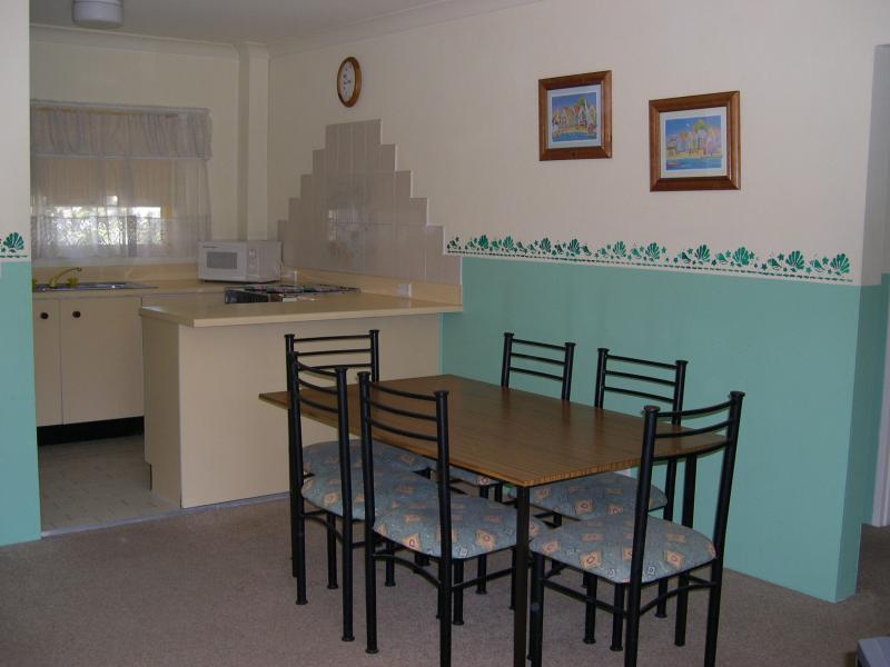 Unit 10 " Tenerife " 35-37 Head St, Forster Picture 3