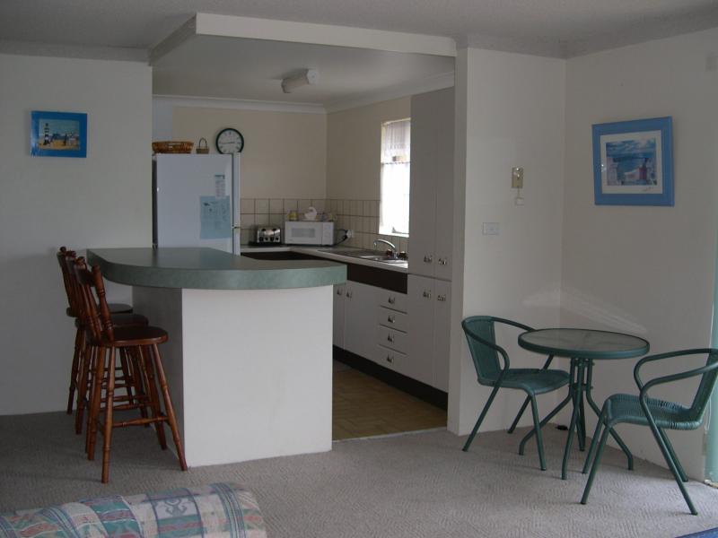 Unit 14 " Lakebridge " 4 Taree St, Tuncurry Picture 2