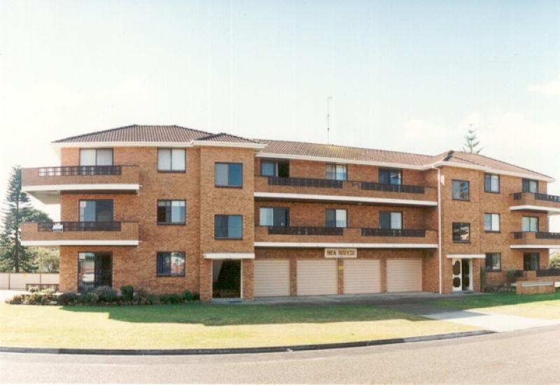 Unit 2 "Seabreeze" 15 Wallis Street, Tuncurry Picture 1