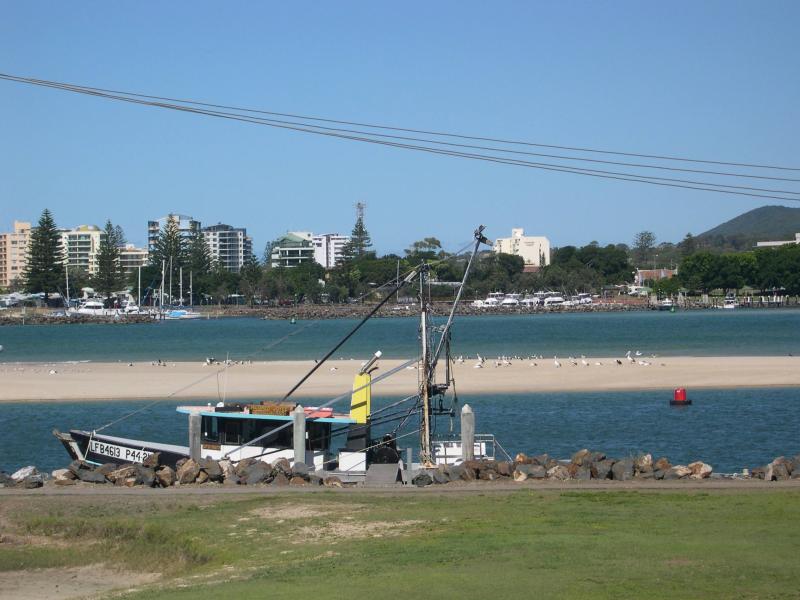 Unit 3 "Baywatch" 23 Wharf Street, TUNCURRY Picture 2