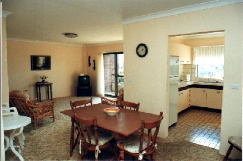 Unit 3 "Bowling Greens" 36 Wharf St, Tuncurry Picture 2