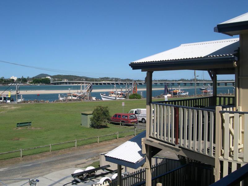 UNIT 4 "BAYWATCH" 23 WHARF STREET, TUNCURRY Picture 2