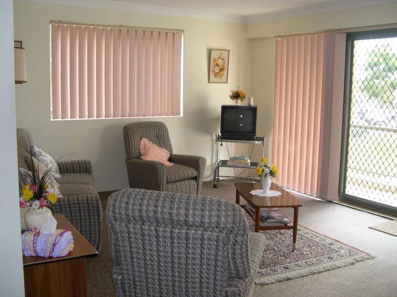 Unit 4 "Stillwaters" 3-5 Wharf Street, Tuncurry Picture 3