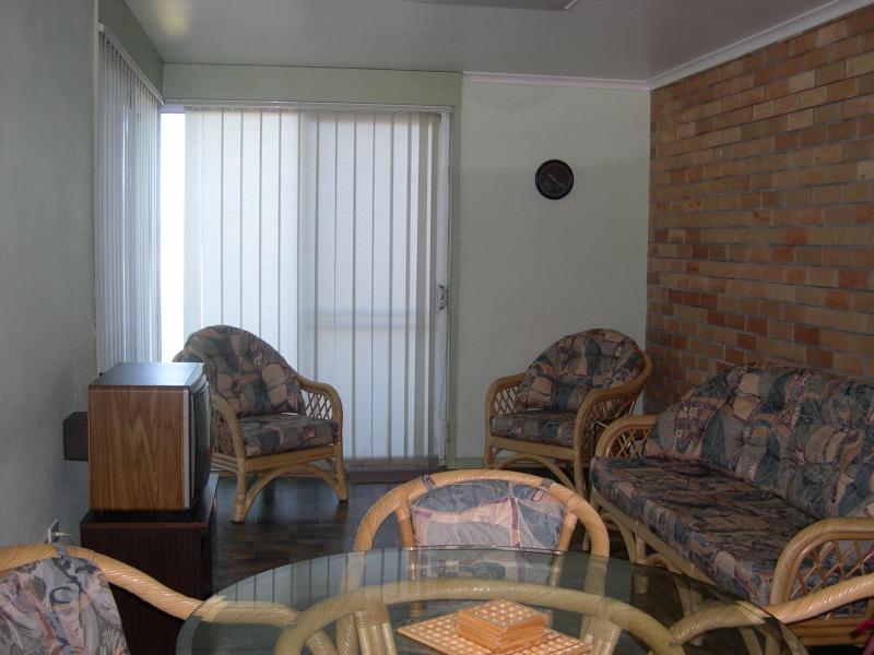 Unit 5 " Fairholme " 9 Point Rd, Tuncurry Picture 2