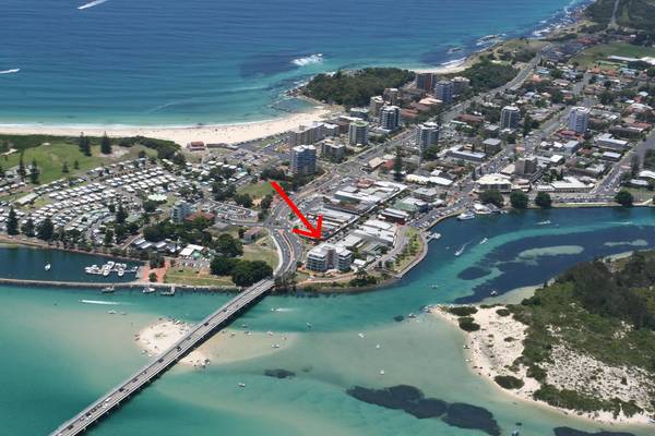 "Reef Apartments" - Luxury Waterfront LIving Picture 1