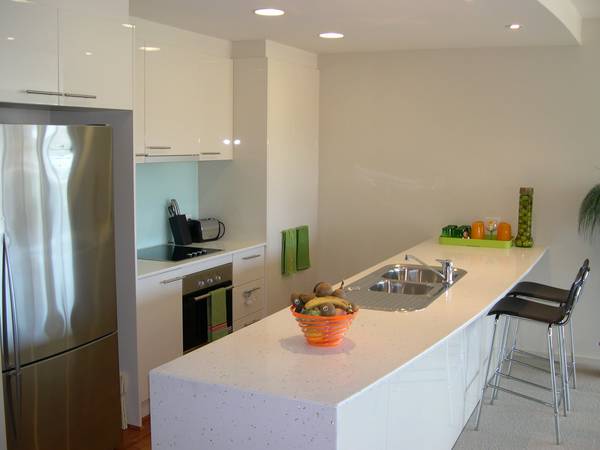 "Reef Apartments" - Luxury Waterfront LIving Picture 2