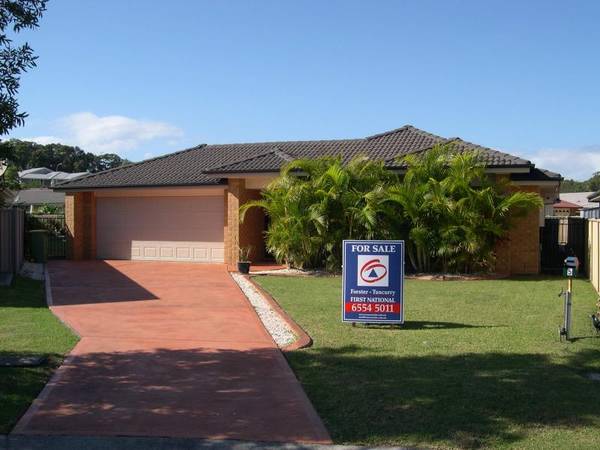 Close to beaches & shops Picture 1