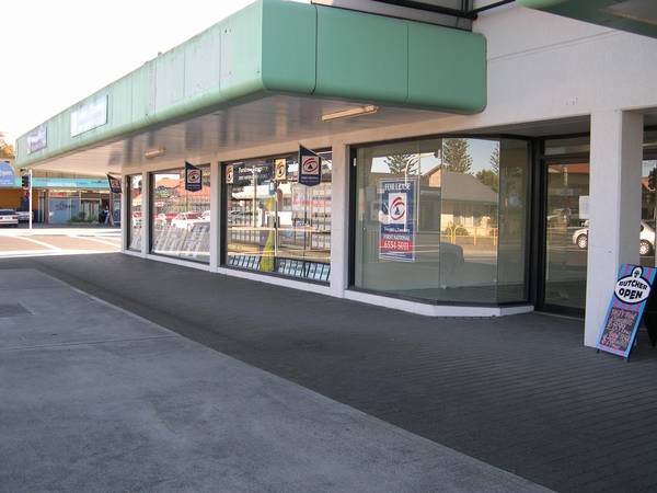 Busy Prominent Corner Position Picture 1