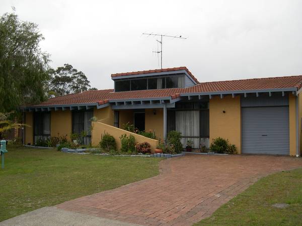 4 b/r - Ensuite - Separate Living Areas Picture 1