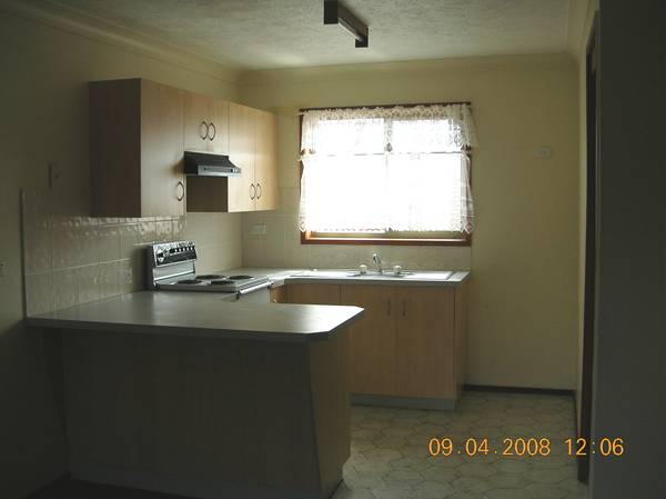 2 bedroom townhouse Picture 3