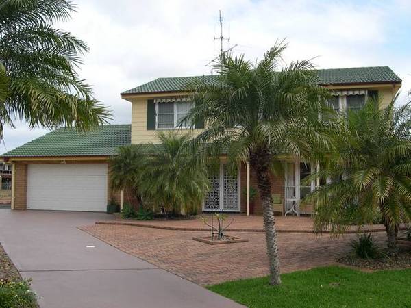 Large Waterfront 4 Bedroom Home Picture 2