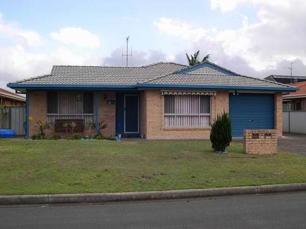 Spacious 2 Bedroom Villa Picture 1