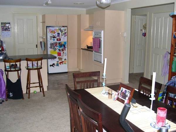 Spacious 2 Bedroom Villa Picture 3