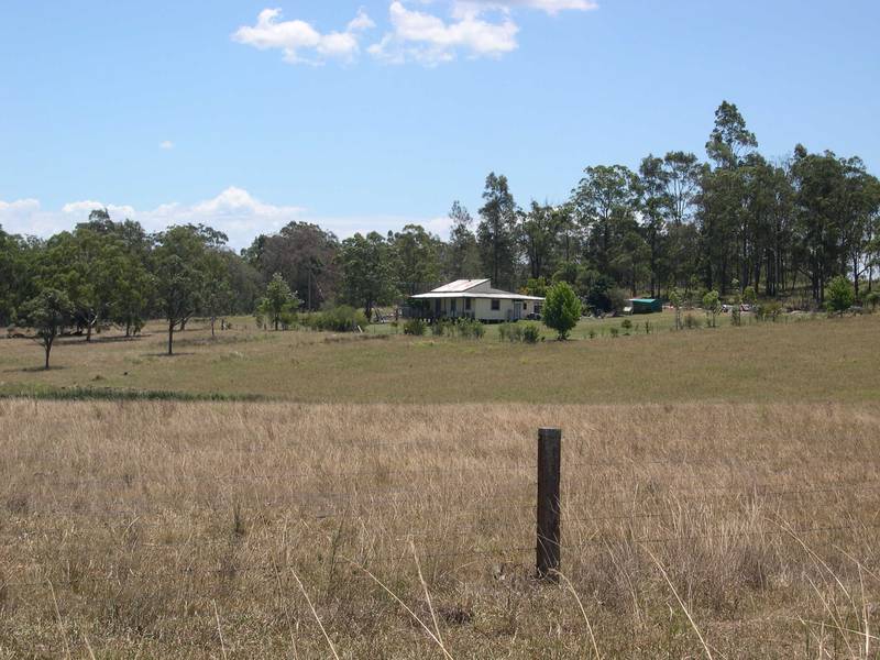 Country Living with Town Services Picture 1