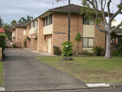 Walk to Lake & Beaches Picture