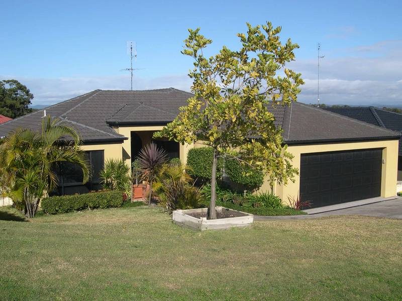 4 Bedroom Family Home with the Lot Picture 2